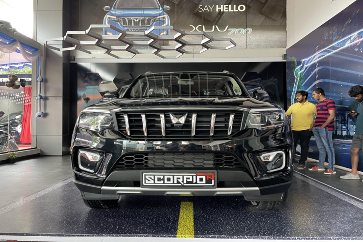 Mahindra Derik Motors
